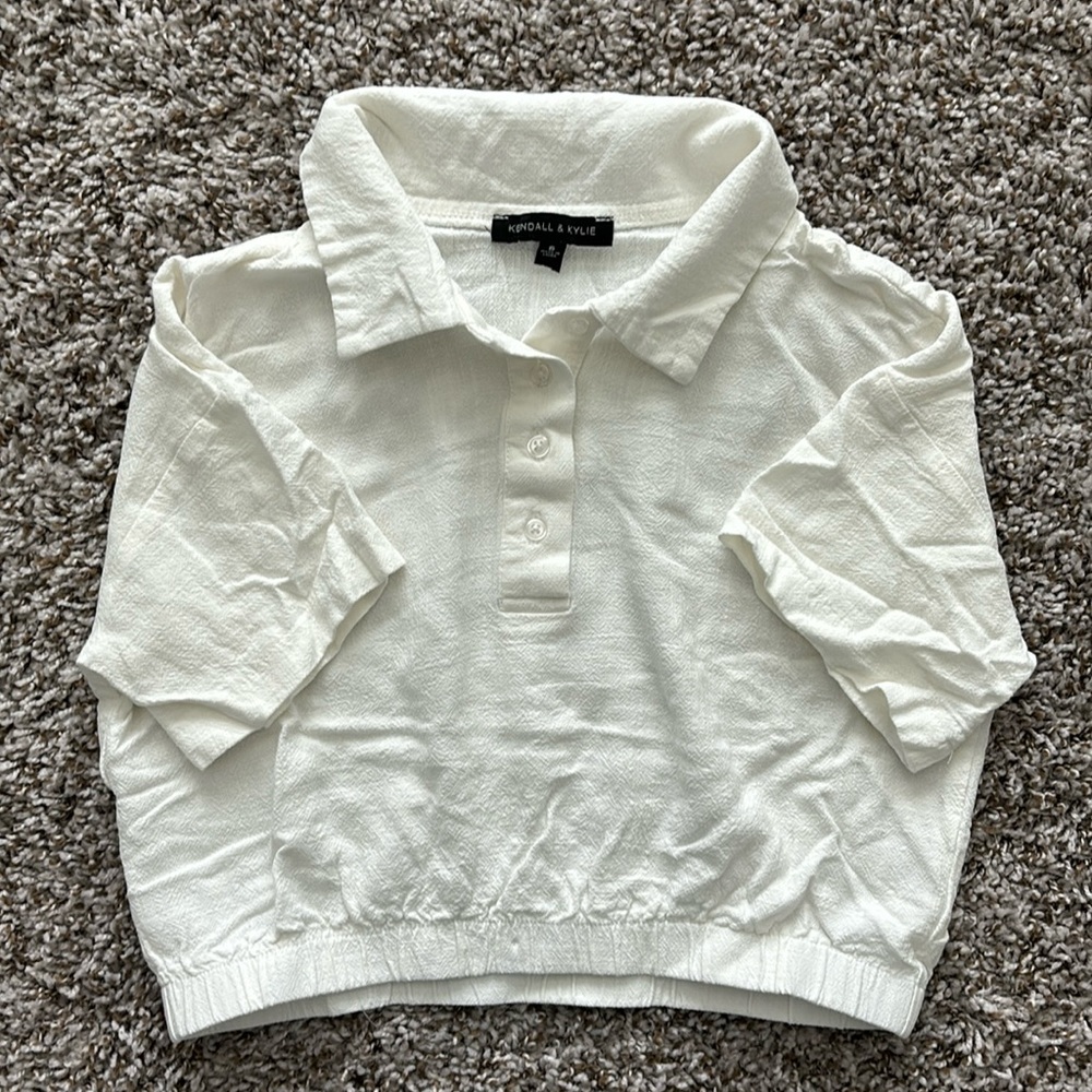 Kendall & Kylie cropped collared shirt, cream color, size S